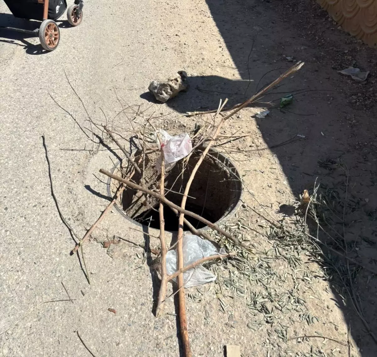 Adıyaman’da Açık Kalan Lağım Çukuru Tehlike Saçıyor