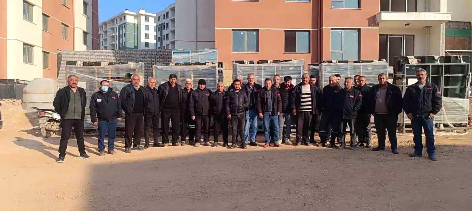 Adıyaman’da Güvenlik Görevlileri 3 Aydır Maaş Alamadıkları İçin Eylem Yaptı