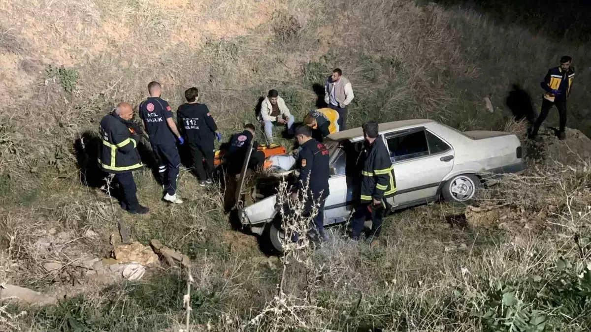 Adıyaman’da Otomobil Şarampole Yuvarlandı: 3 Yaralı