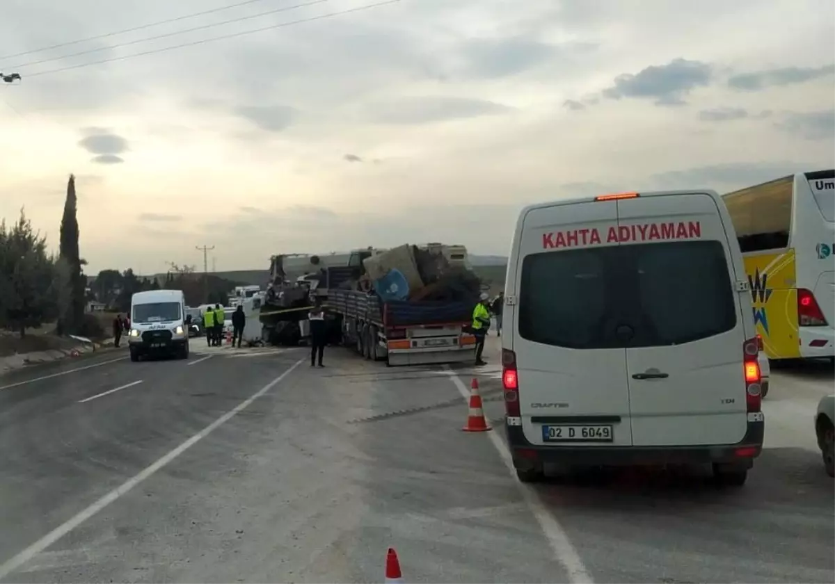 Adıyaman’da Tır ve Vinç Çarpıştı: 2 Yaralı