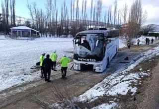 Afyonkarahisar’da Otobüs Kazası: 1 Ölü, 25 Yaralı