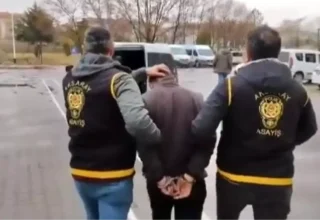 Aksaray’da Aranan Şahıs Polisi Kandırdı, Çatıdan İndirilmek İstemedi