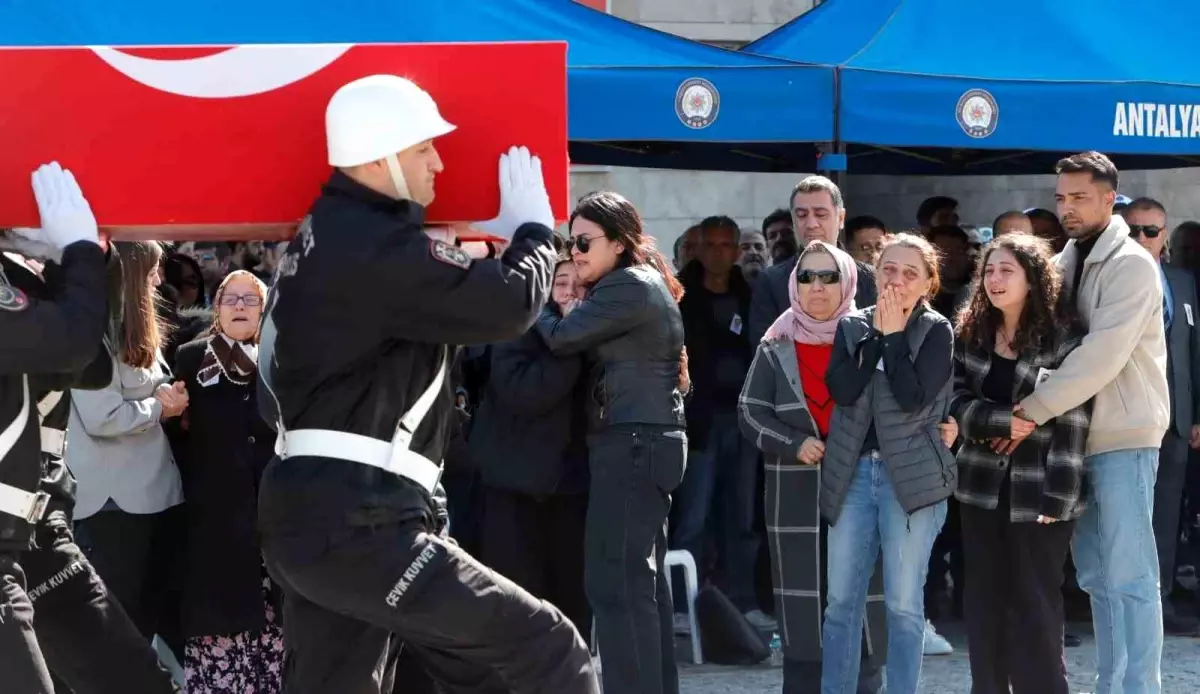 Antalya’da Trafik Kazasında Hayatını Kaybeden Polis Memuru için Tören Düzenlendi