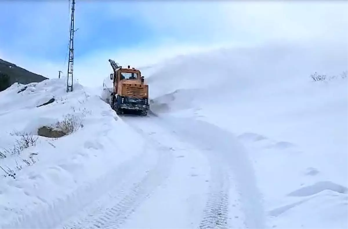 Ardahan’da Kar Yağışı Nedeniyle Kapalı Köy Yolları Açılıyor