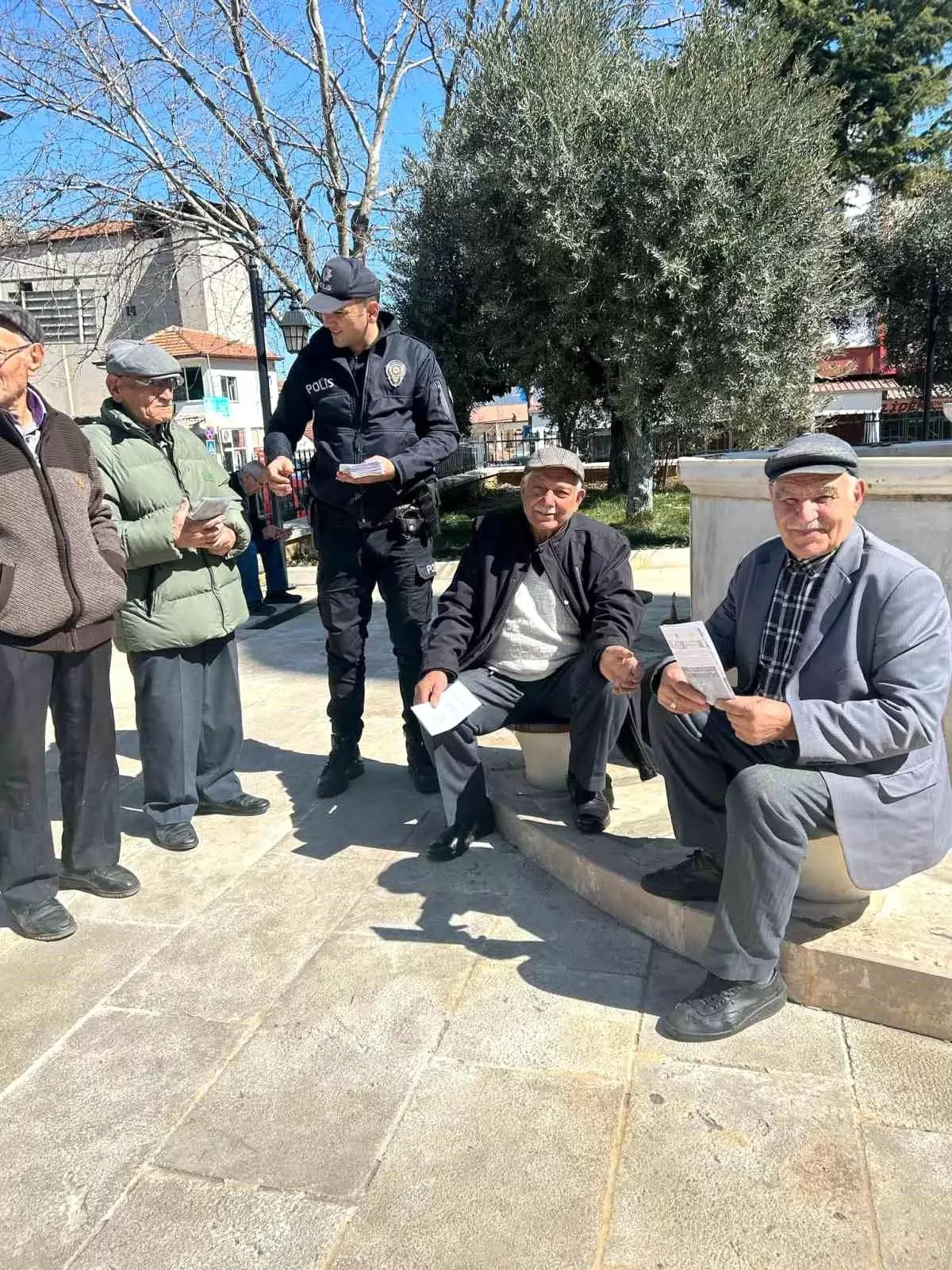 Aydın’da Emniyet Ekiplerinden Dolandırıcılık ve Suçlar Hakkında Bilgilendirme