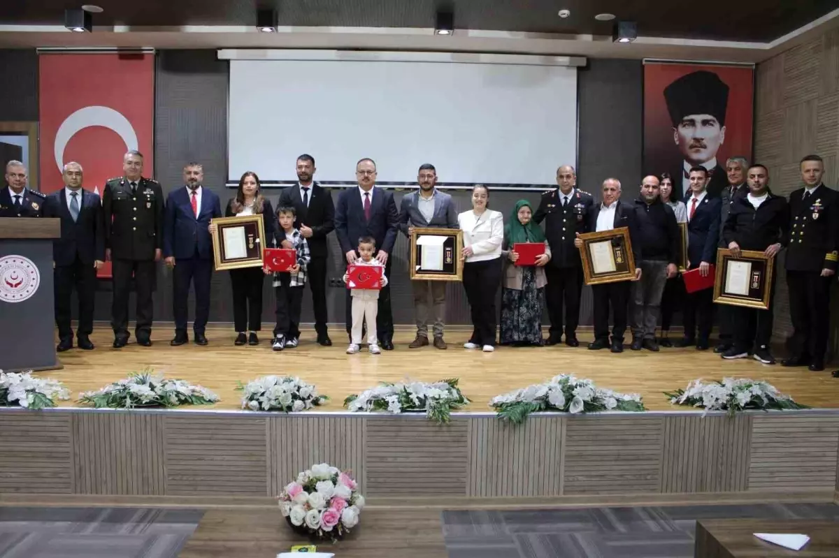 Aydın’da gazi ve şehit yakınlarına Devlet Övünç Madalya Beratı takdim edildi