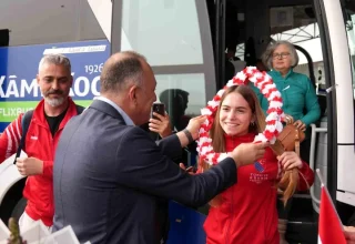 Balıkesir’de Milli Eskrimciler Coşkuyla Karşılandı