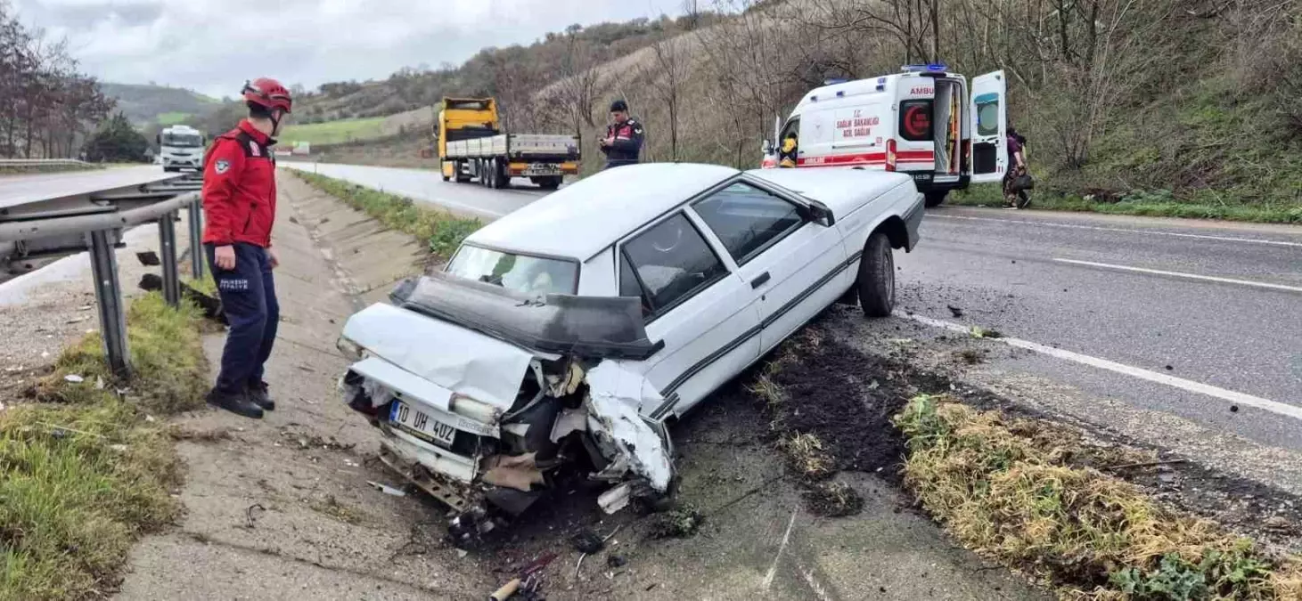 Balıkesir’de Trafik Kazası: İki Yaralı