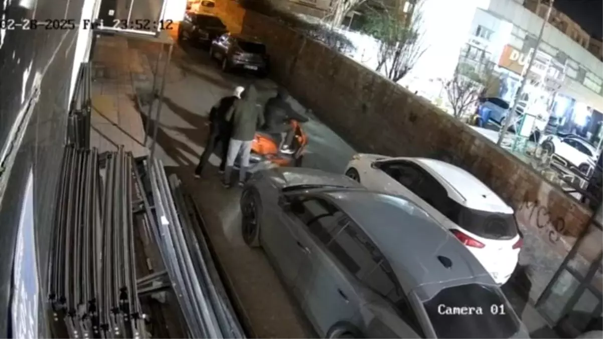 Batman’da Park Halindeki Motosiklet Hırsızlığı Güvenlik Kamerasında