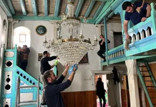 Bayburt’ta Üniversite Öğrencilerinden Camii Temizliği