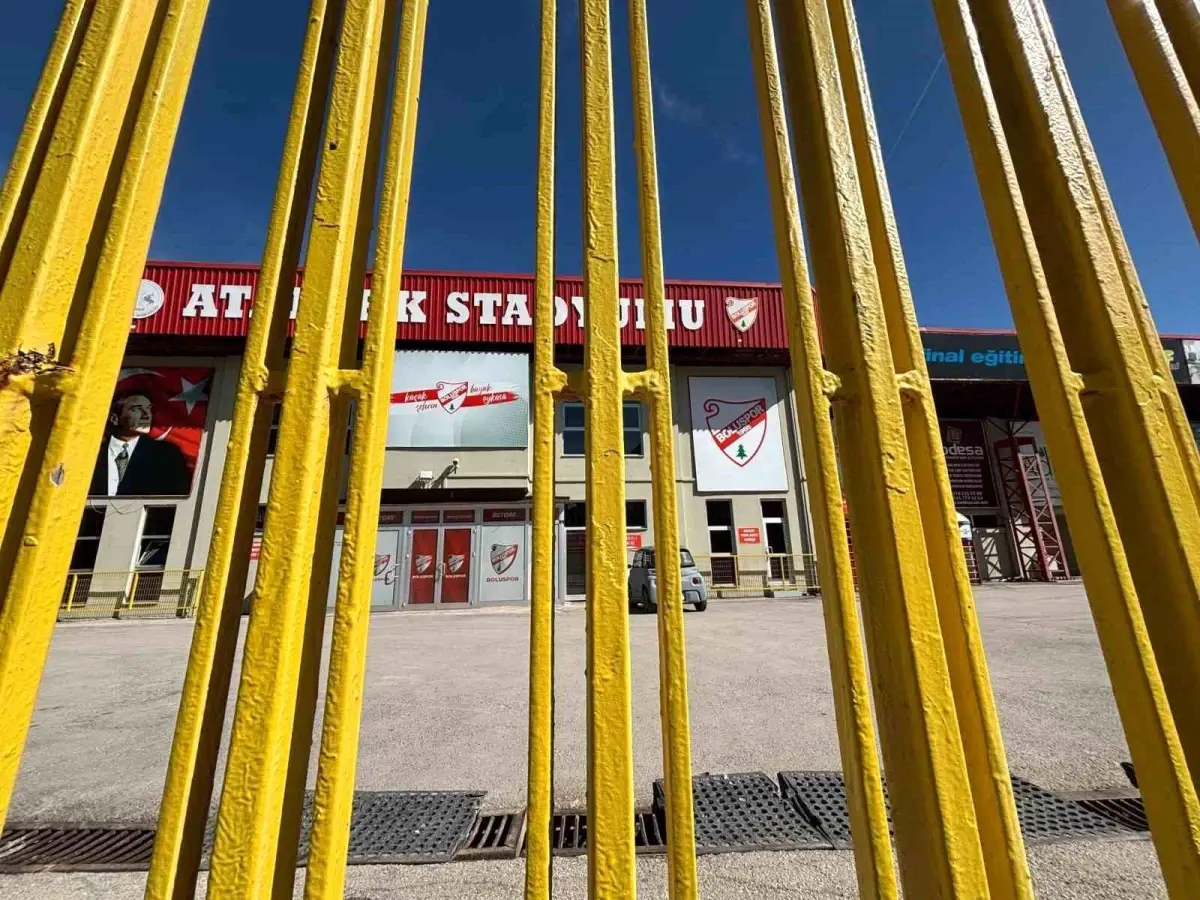 Bolu Atatürk Stadyumu Depreme Dayanıksızlığından Dolayı Kapatıldı
