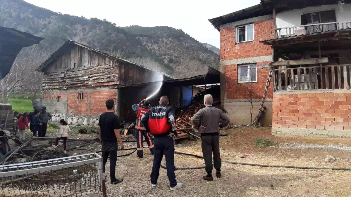 Bolu’da Odunlukta Yangın Çıktı, Büyümeden Söndürüldü