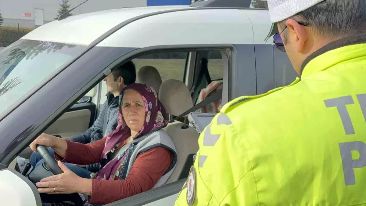 Bolu’da Trafik Denetimi: Kırmızı Işık ve Emniyet Kemeri Kontrolleri