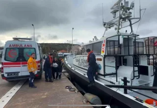 Bozcaada’da Omuz Çıkması Geçiren 73 Yaşındaki Kadın Sahil Güvenlik ile Tahliye Edildi