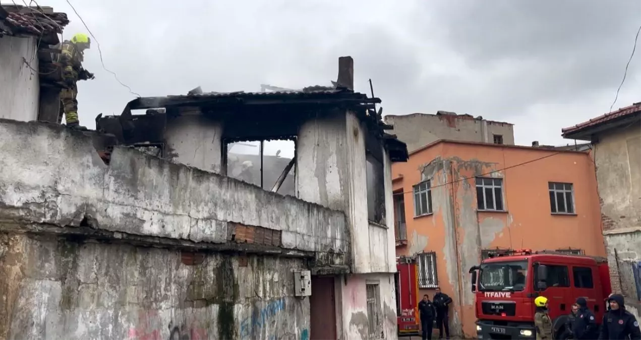 Bursa’da Metruk Bina Yangını: Olay Yerine İtfaiye ve Polis Sevk Edildi