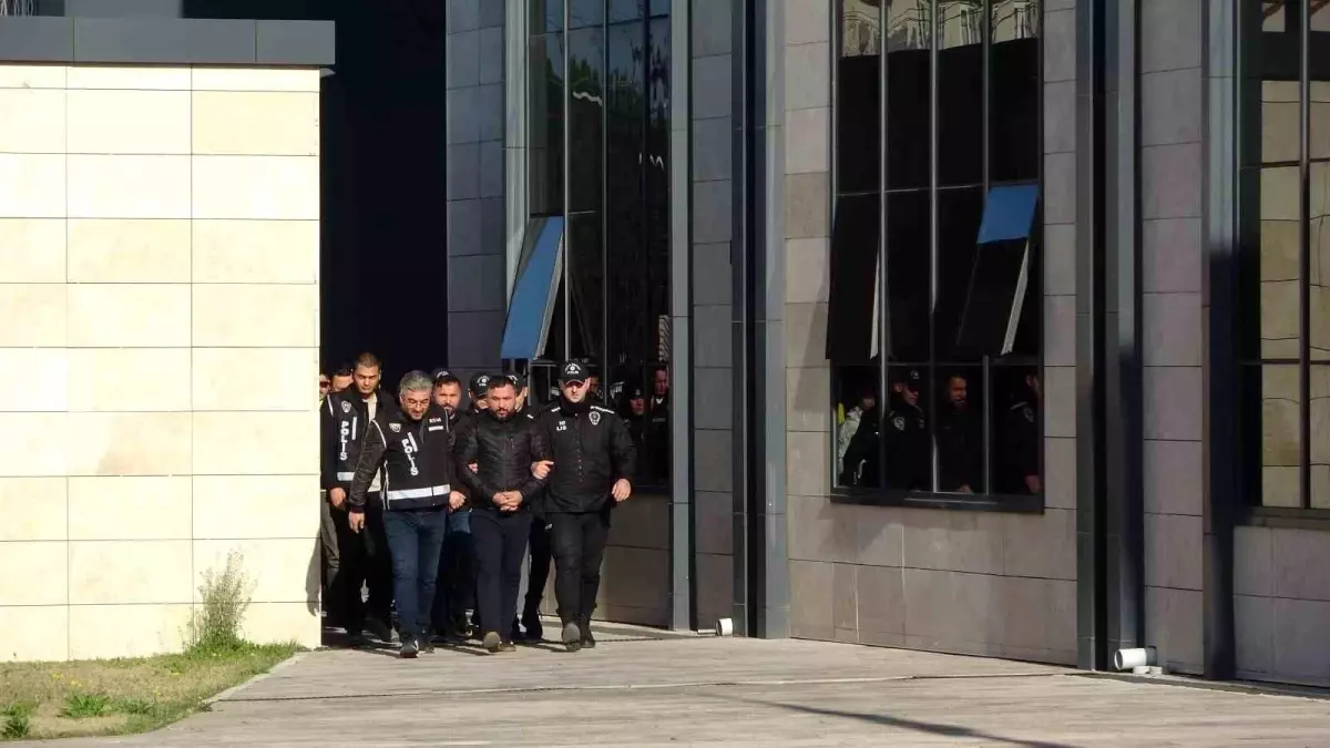 Çanakkale’de Otelde Balyozlu Kavga: 10 Gözaltı