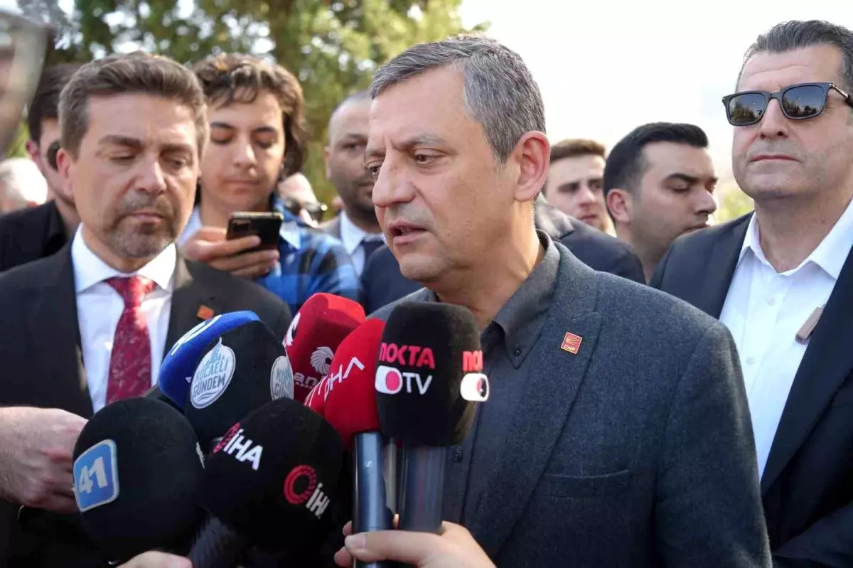 CHP Lideri Özgür Özel, Celal Akar’ın Cenaze Törenine Katıldı