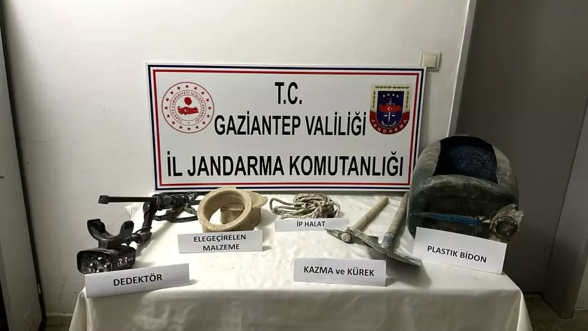 Define Bulmak İçin Kaçak Kazı Yapan İki Şahıs Suçüstü Yakalandı