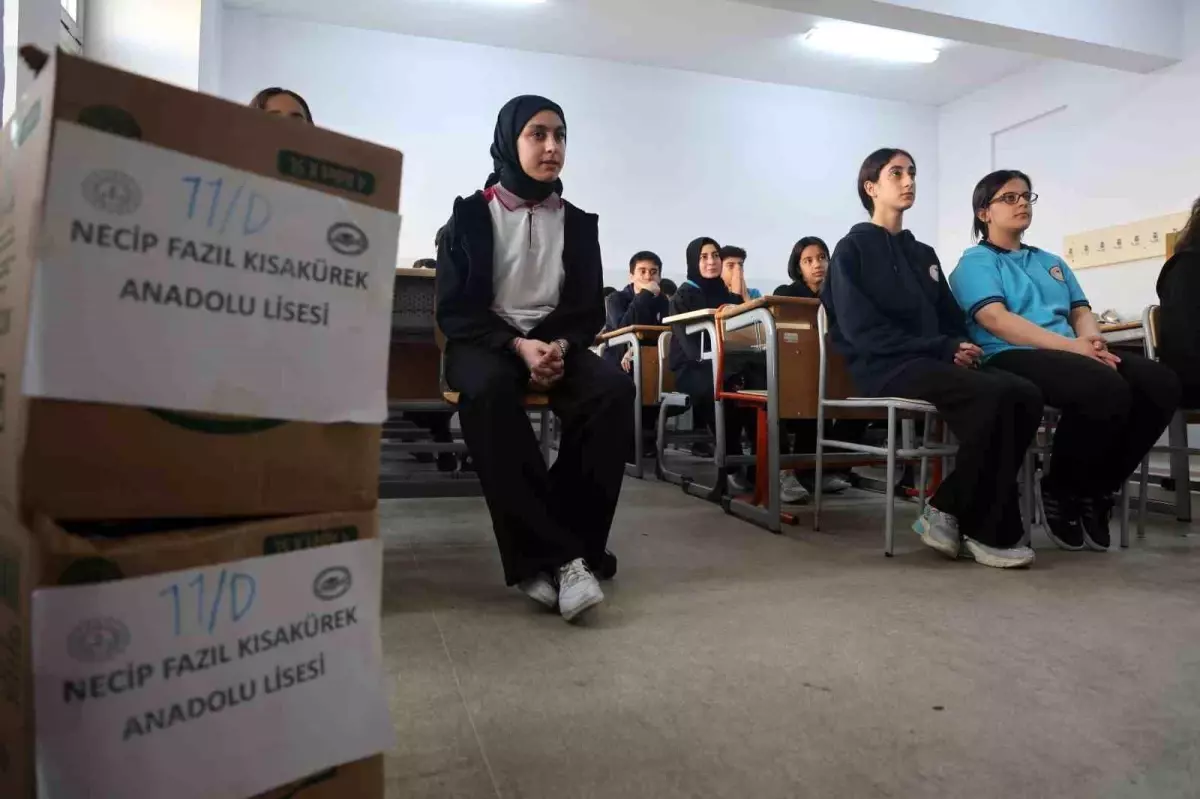 Diyarbakır’da Öğrencilerden İhtiyaç Sahiplerine Ramazan Yardımı