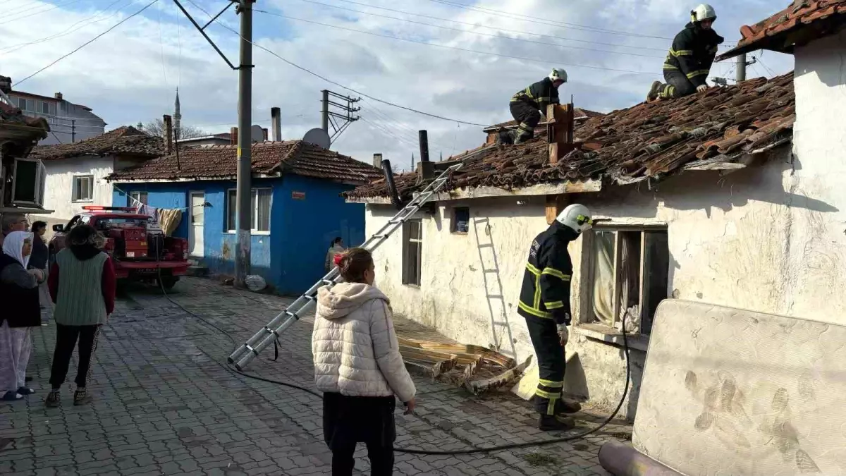 Edirne’de Baca Yangını: 2 Kişi Dumandan Etkilendi