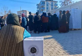 Elazığ’da Depremzedelere Gıda Kolisi Yardımı Dağıtıldı