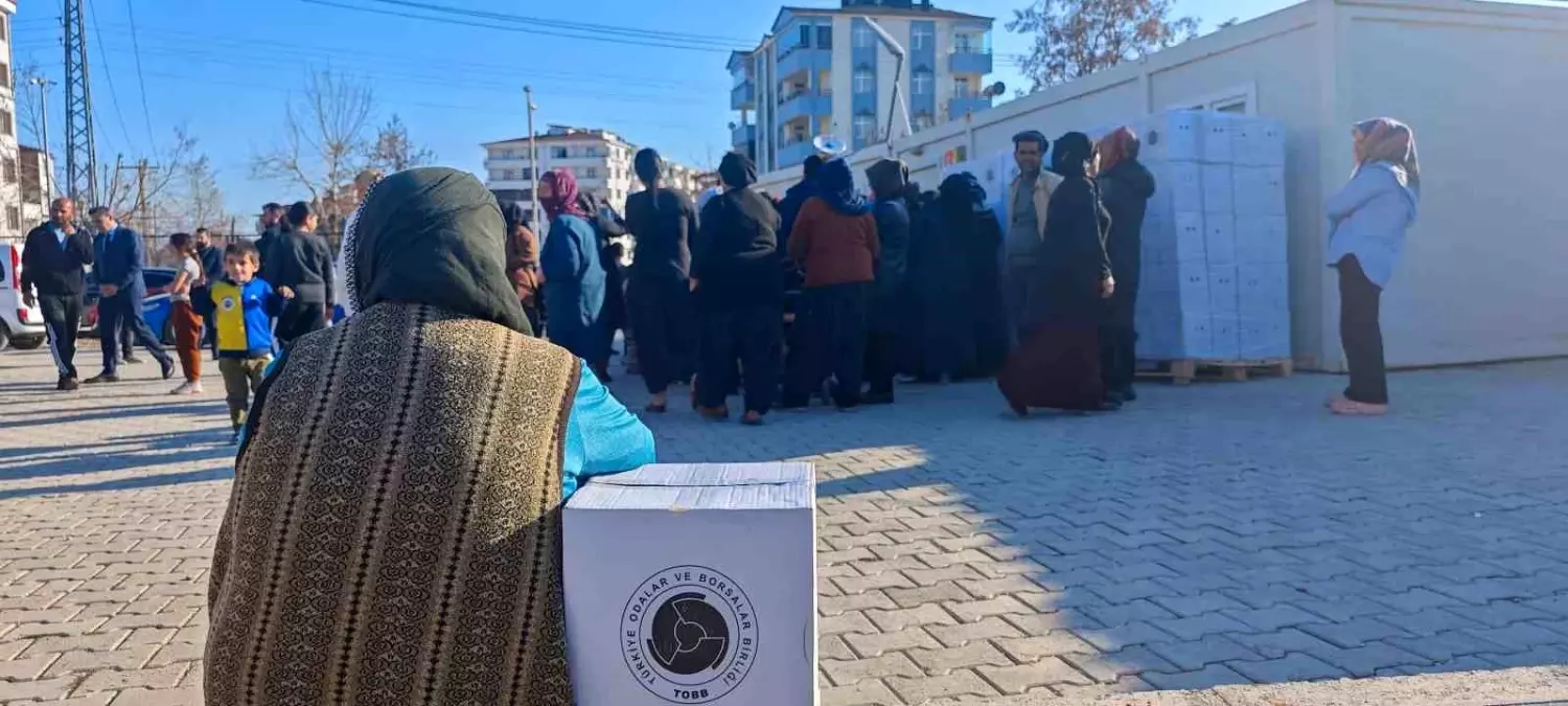 Elazığ’da Depremzedelere Gıda Kolisi Yardımı Dağıtıldı