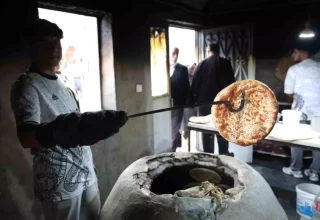 Elazığ’da Tandır Ekmeğine Büyük İlgi: Kuyruklar Uzun!