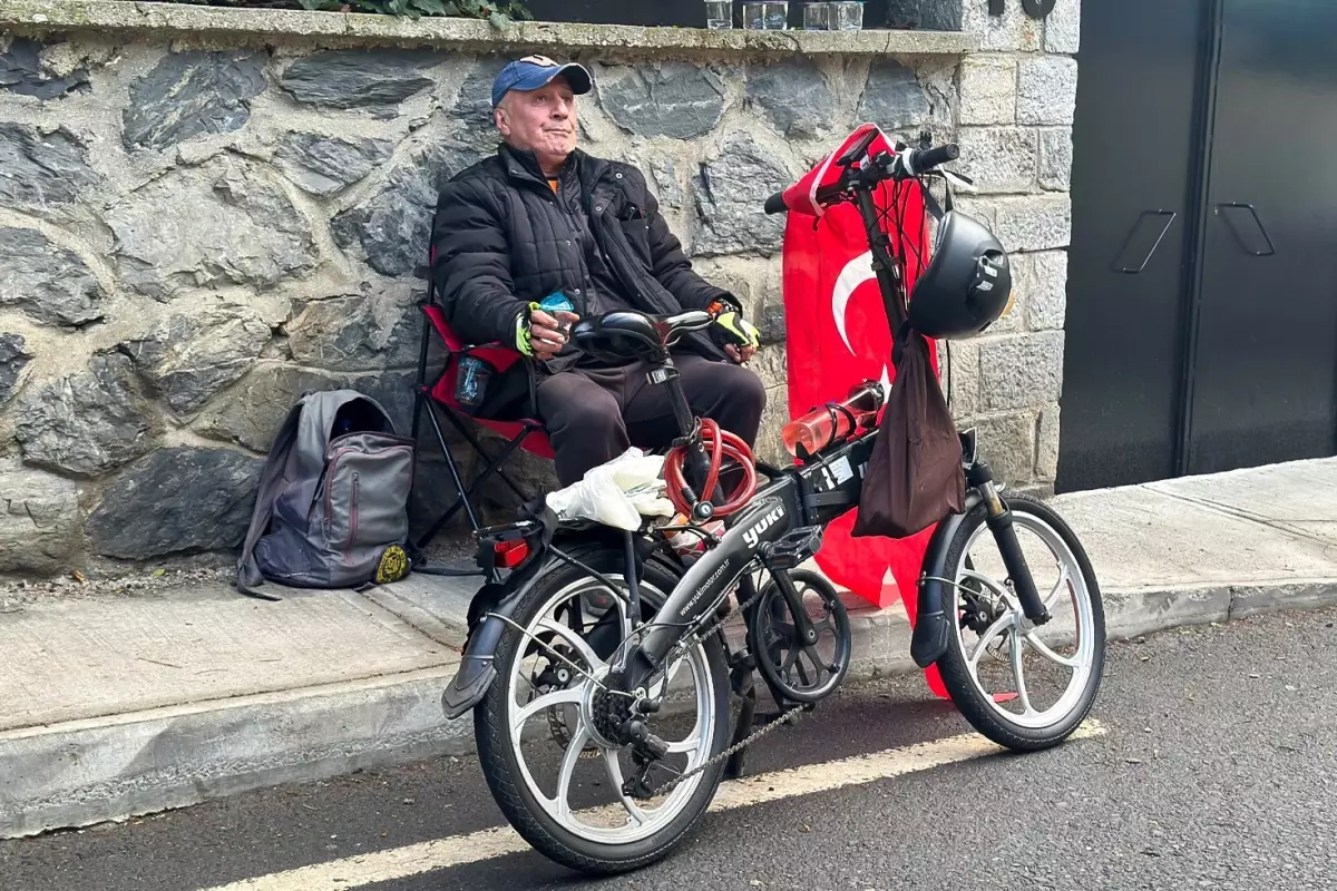 Emekli vatandaş İmamoğlu’nun evinin önünde nöbet tutmaya başladı: Oyumun peşine düştüm