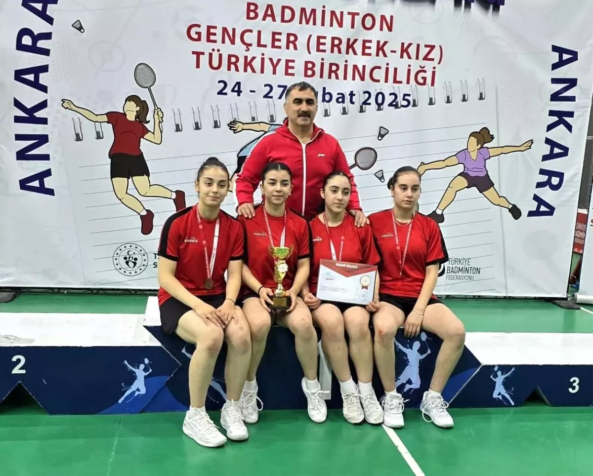 Erzincan Badminton Takımları Türkiye Dereceleriyle Döndü