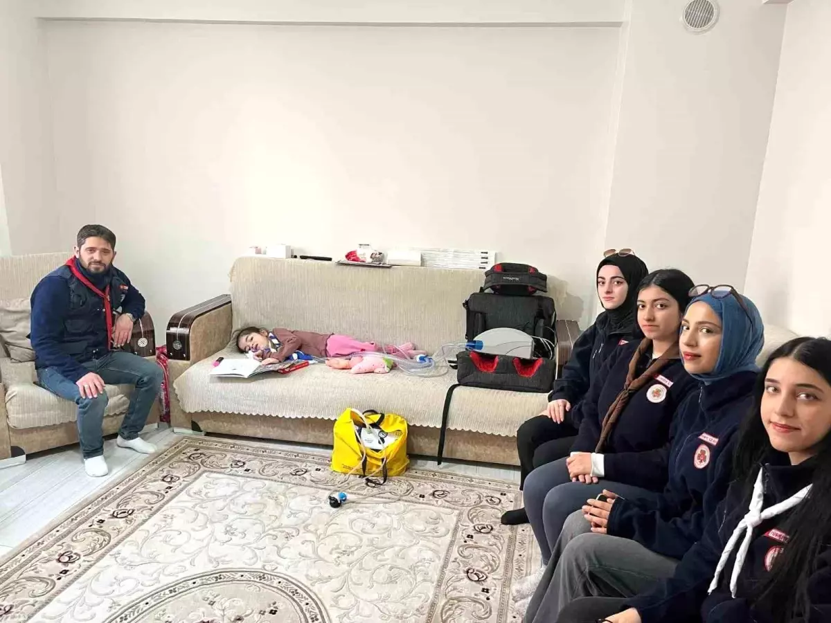 Erzurum İzcilerinden SMA Hastası Esmanur’a Moral Ziyareti