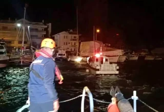 Fethiye Açıklarında Sürüklenen Tekne Kıyı Emniyet Ekipleri Tarafından Kurtarıldı