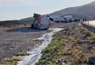 Gaziantep’te Yakıt Tankeri Kaza Yaptı: İki Yaralı