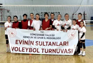 Gümüşhane’de anneler ve kızları voleybol maçında karşı karşıya geldi