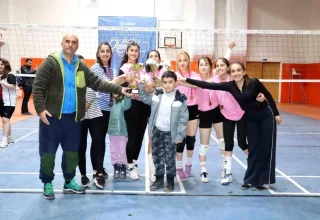 Hakkari’de Evinin Sultanları Voleybol Turnuvası Sona Etti