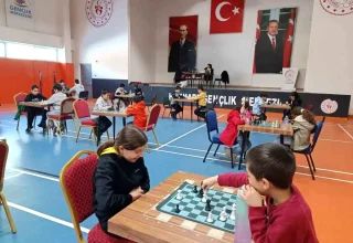 Hakkari’de Okul Sporları Satranç İl Şampiyonası Heyecanı