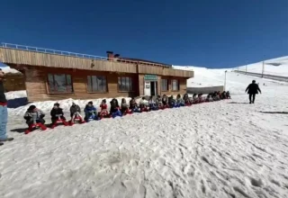 Hakkari’nin Minikleri Kayak Keyfi Yaşadı