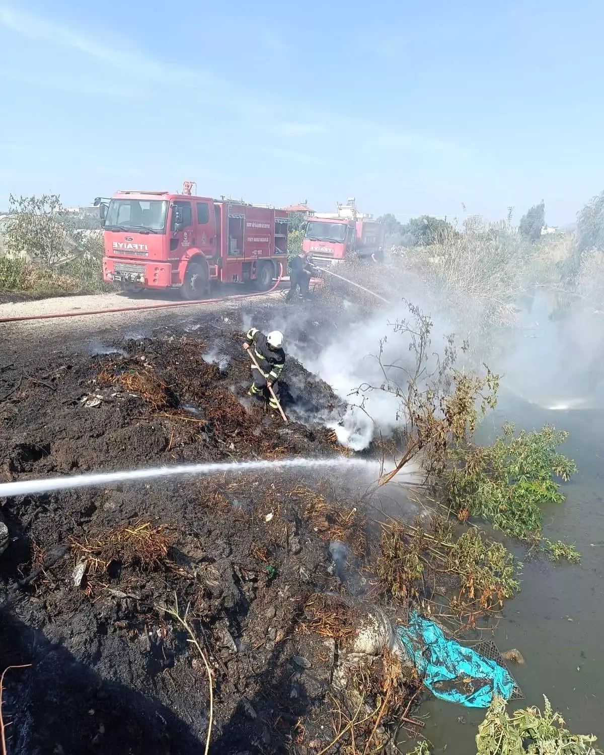 Hatay’da Kamışlık Alanda Yangın Büyümeden Söndürüldü