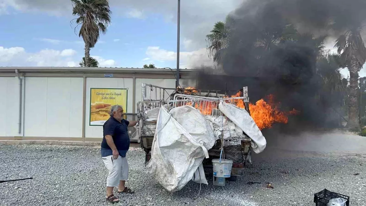 Hatay’da Kamyonet Yangını Paniğe Neden Oldu