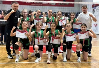 Hürriyet Ortaokulu Voleybol Takımı Türkiye Finallerine Katılmaya Hak Kazandı