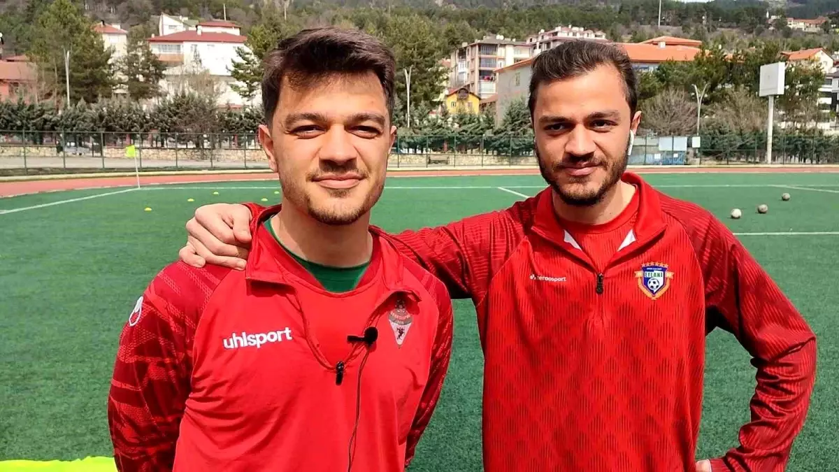 İkiz Kardeşler Futbol Sahasında Rakip Oldu