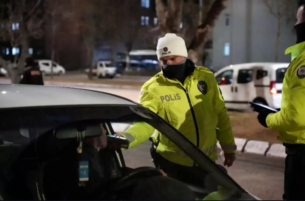 Isparta’da Huzur ve Güvenlik Denetimlerinde 12 Aranan Şahıs Yakalandı