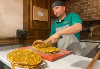 İstanbul’da lahmacun fiyatı tartışması! Esenler’de 60, Göktürk’te 250 lira