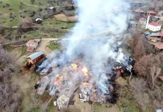 Kastamonu’da Yangın: Üç Ev ve Çok Sayıda Ahır Yanarak Kullanılamaz Hale Geldi