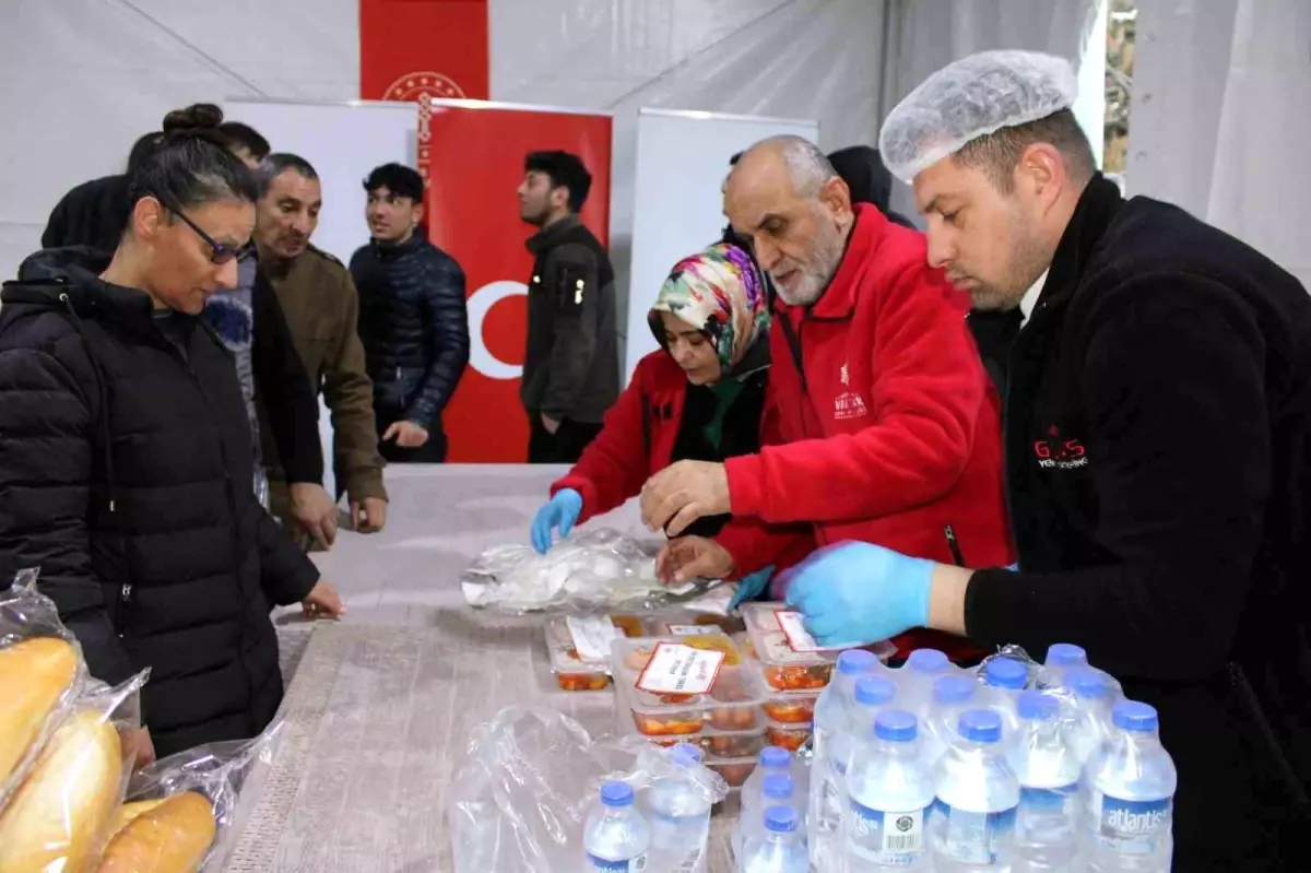 Kayseri’de 441 Yıldır Hizmet Veren Vakıf, Ramazan Boyunca İftar Çadırı Kurdu