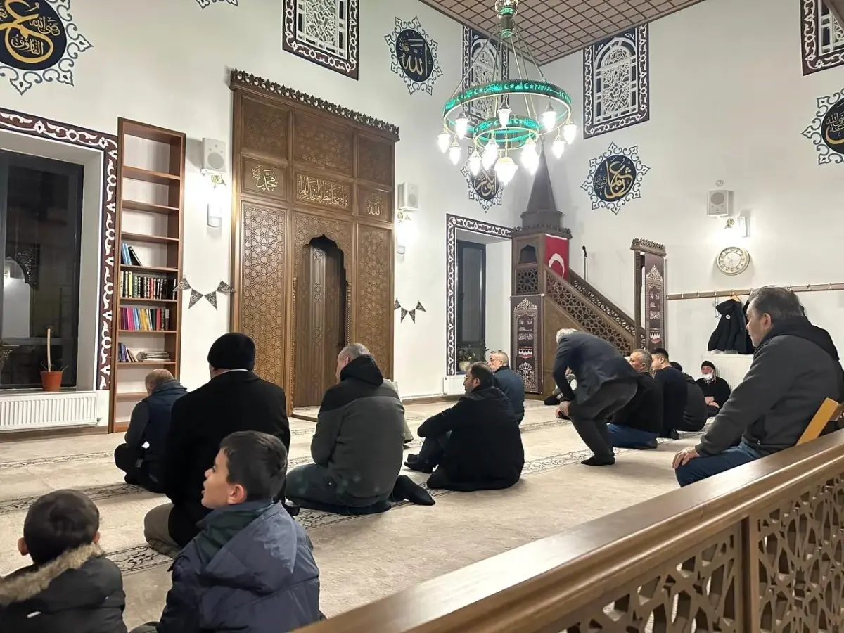 Kayseri’de Ramazan Ayı İlk Teravih Namazıyla Karşılandı
