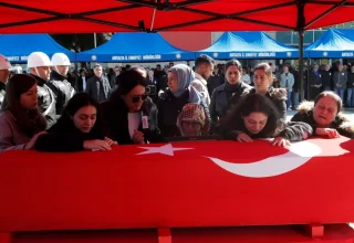 Kazada hayatını kaybeden polisin kızının feryadı yürekleri dağladı: Götürmeyin babamı