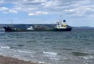 Kolin-2 adlı tanker, Çanakkale Boğazı’nda karaya oturdu