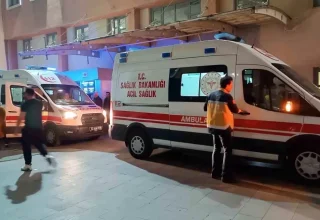 Kozluk’ta Araç Parkı Yüzünden Silahlı ve Bıçaklı Kavga: 3 Yaralı