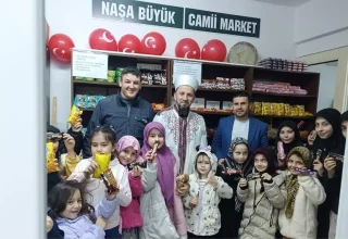 Kütahya’da ‘Cami Market’ Uygulaması ile Çocuklara Ücretsiz İkramlar