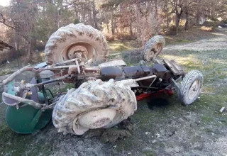 Mudurnu’da Traktör Devrildi: Bir Kişi Yaralandı